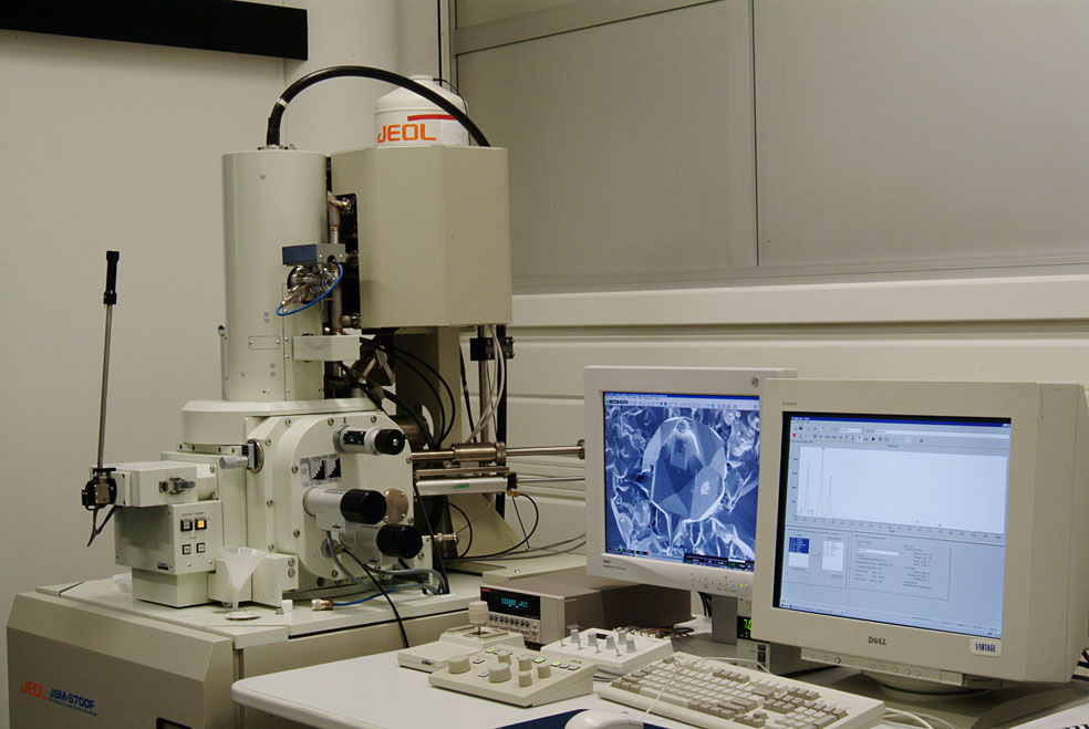 Microscope électronique à balayage (c) IPCMS, CNRS